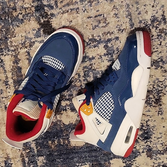 Jordan 4.5 y sneakers retro messy room
